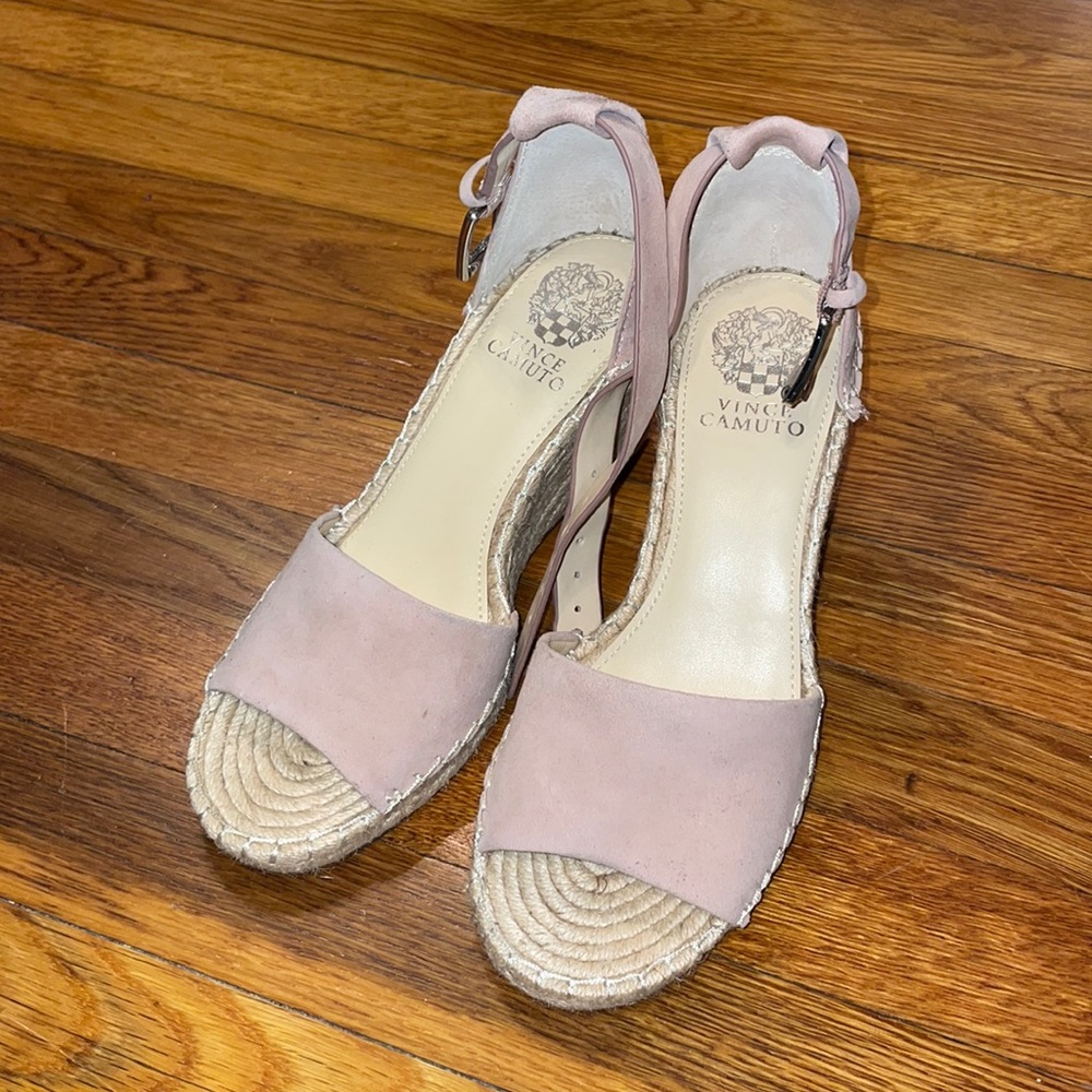 BRAND NEW never worn only tried on Vince Camuto Rose colored Wedges